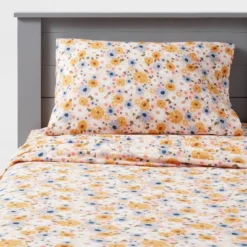 Vintage Floral Print Cotton Kids' Sheet Set - Pillowfort™ 3 Vintage Floral Print Cotton Kids' Sheet Set - Pillowfort™ -Pillowfort Shop GUEST 6d20106b bca3 4f6d a563 3234b9188927